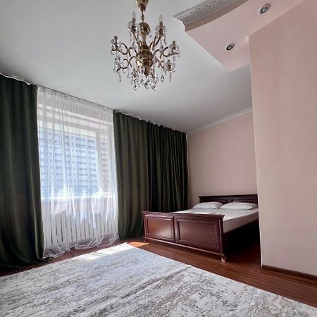 7 Очень Теплая Возле Байтерека Квартира Для 1-4 Человек Astana Buitenkant foto