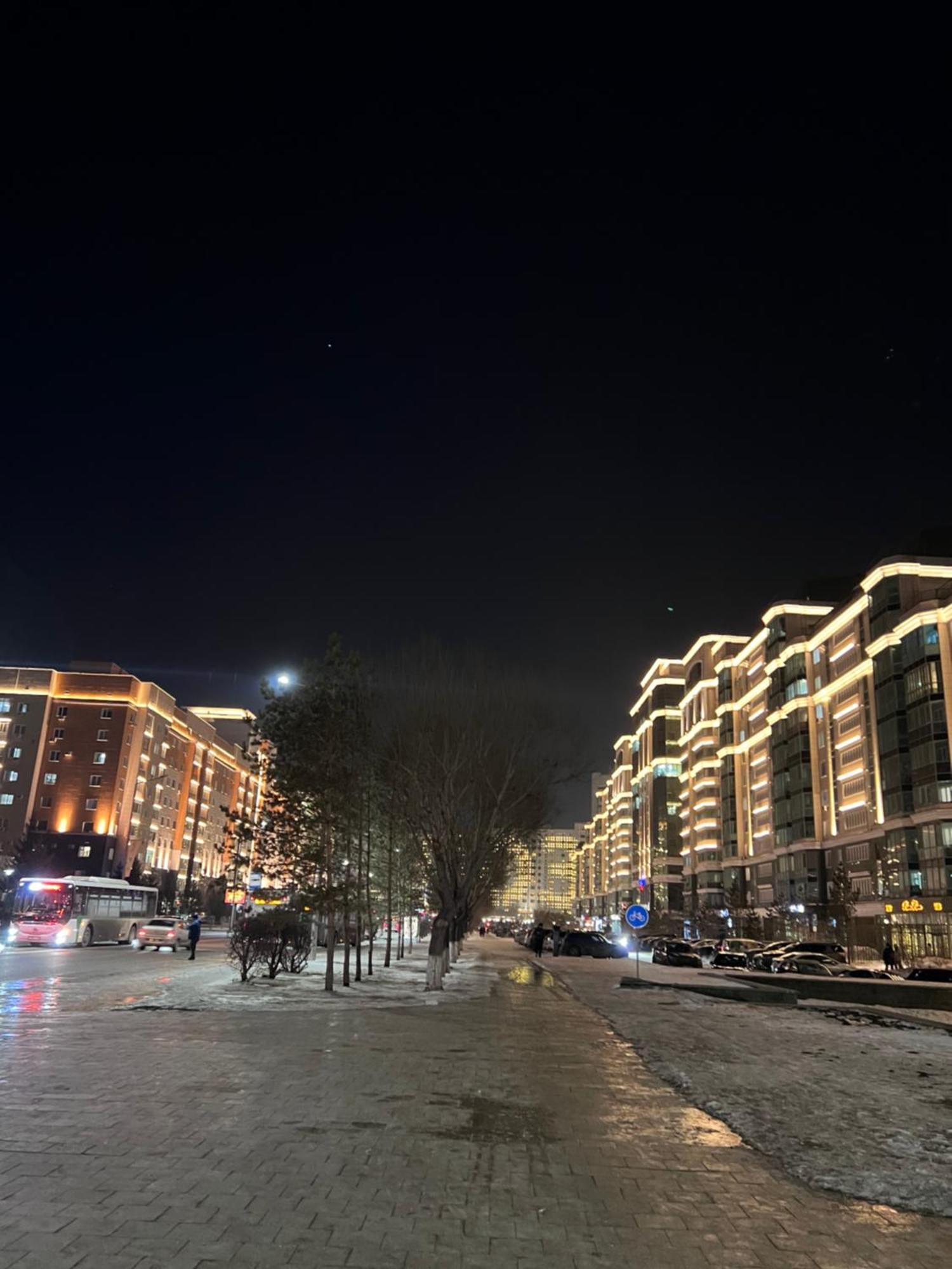 7 Очень Теплая Возле Байтерека Квартира Для 1-4 Человек Astana Buitenkant foto