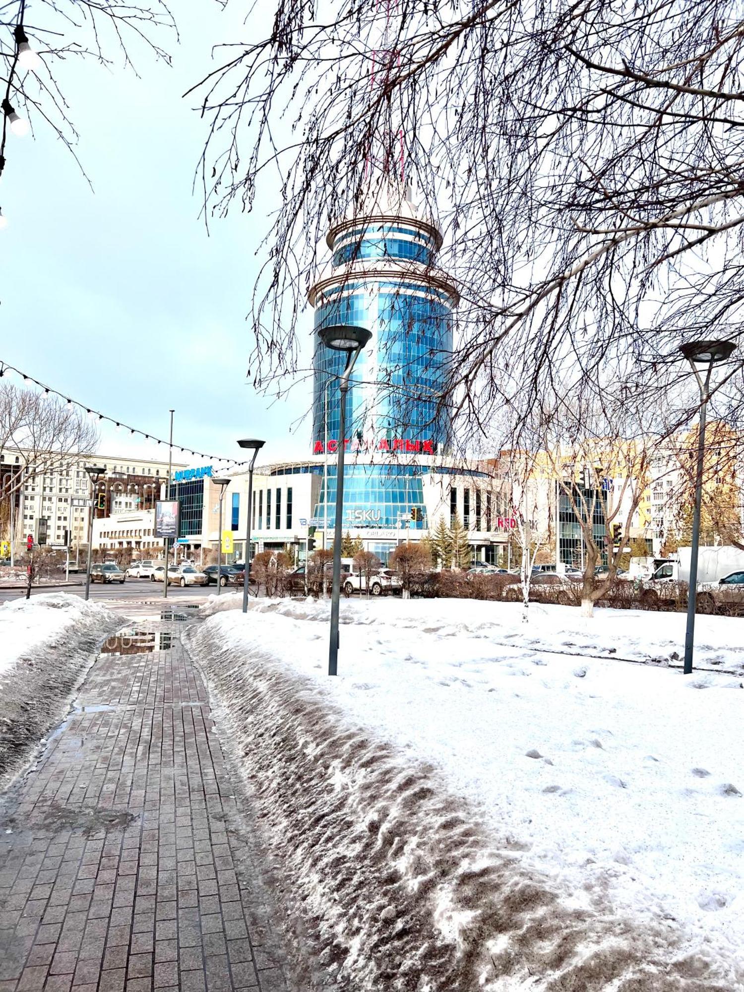 7 Очень Теплая Возле Байтерека Квартира Для 1-4 Человек Astana Buitenkant foto